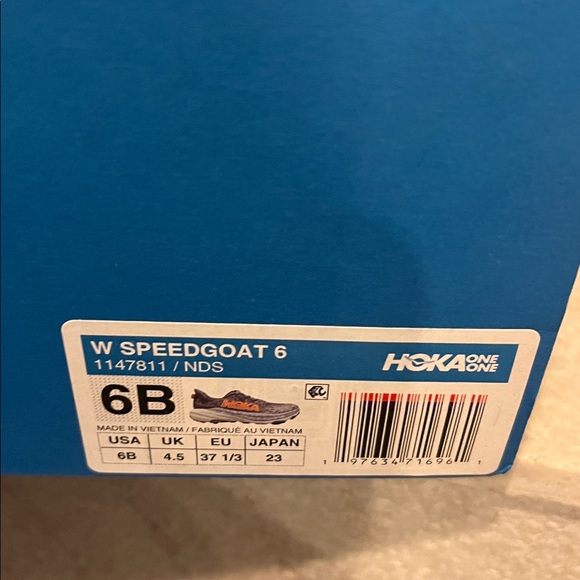 New!! Hoka women's speedgoat 6 sneakers - Picture 5 of 6